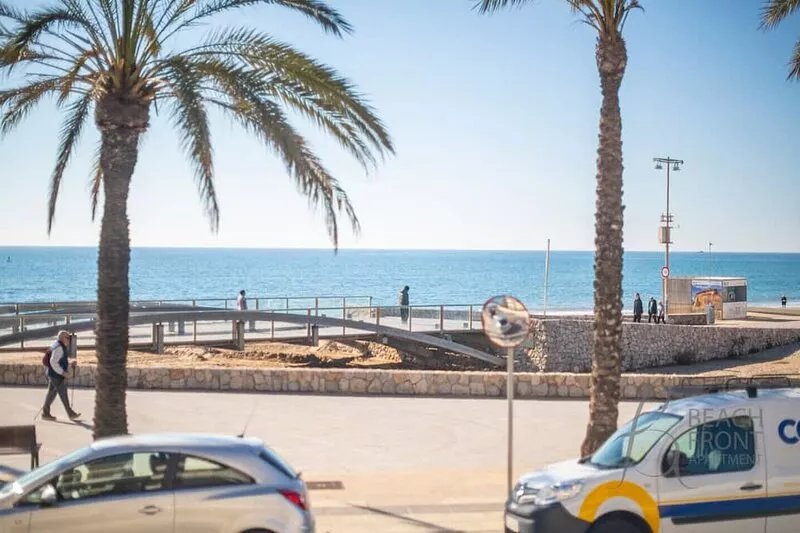 R139 Beachfront Apartment Cal Guillem