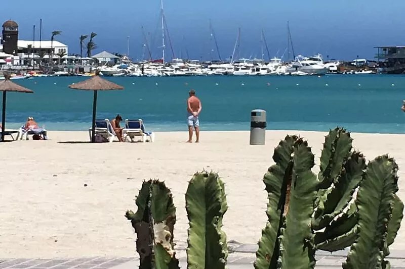 Cozy Apartment with pool, seaside walk to town minutes from the beach Free Wifi