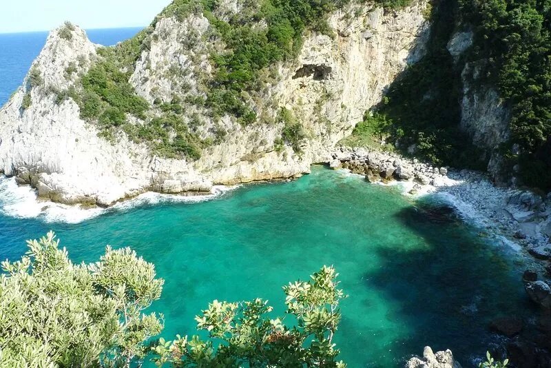 Agapi Julia, tastefully rebuild, copious amounts of luxery. Old town Skopelos