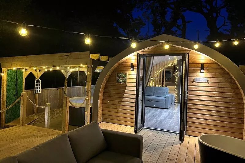 Calon Glamping Pod With Pond Views