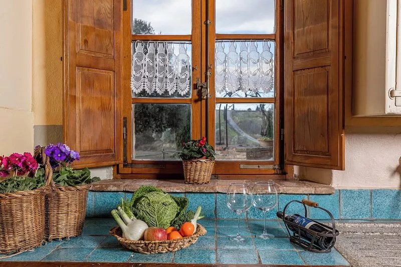 Traditional Tuscan farmhouse with 360° view near Montalcino and Siena