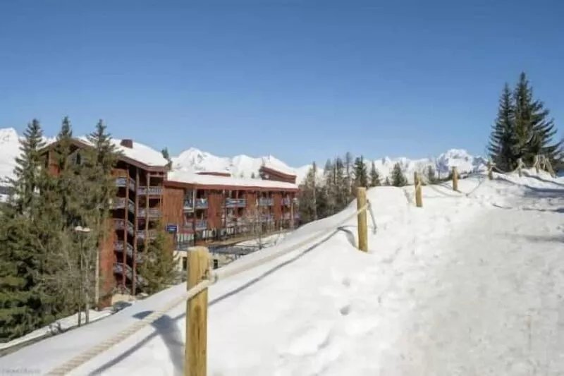 ARCS 1800 - CHARMING 2 ROOMS FOR 5 IDEALLY LOCATED WITH PARKING/HOUSEKEEPING