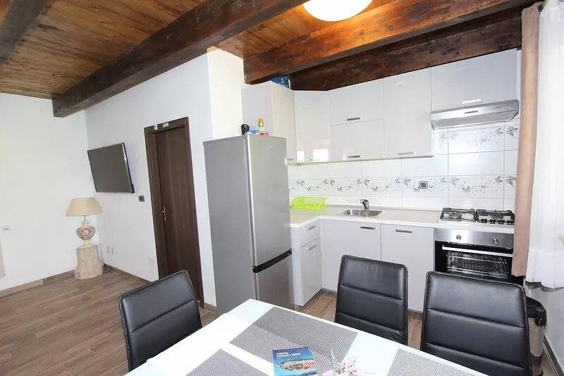 CUVI Holiday House with Garden