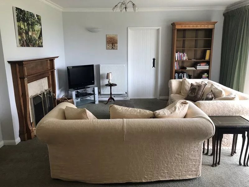 Spacious cottage with beautiful garden and views