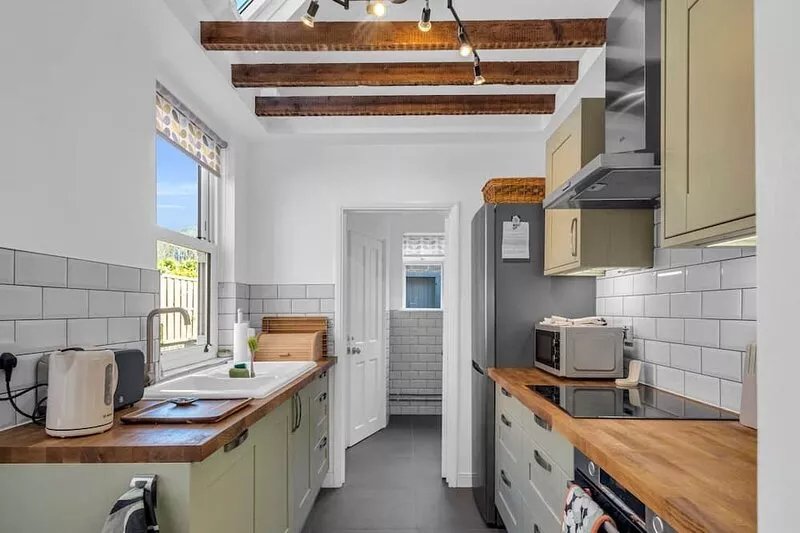 Pass the Keys | Large Terraced Home In the City