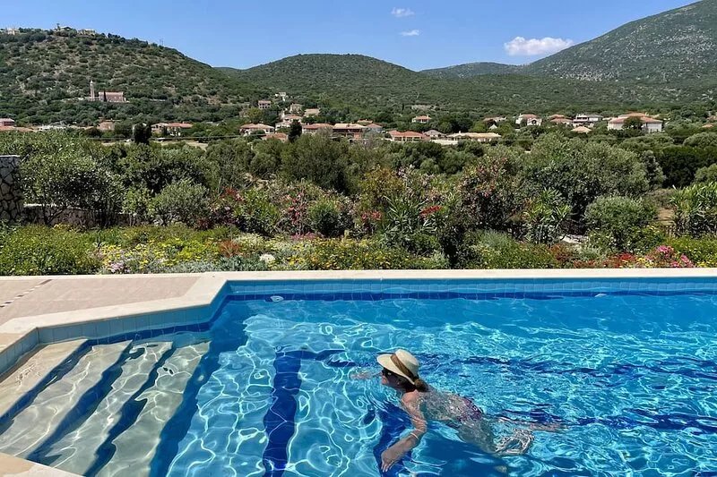 2 Bedroom Villa, Private Pool Stunning Castle/Mountain Views, Close to Sea