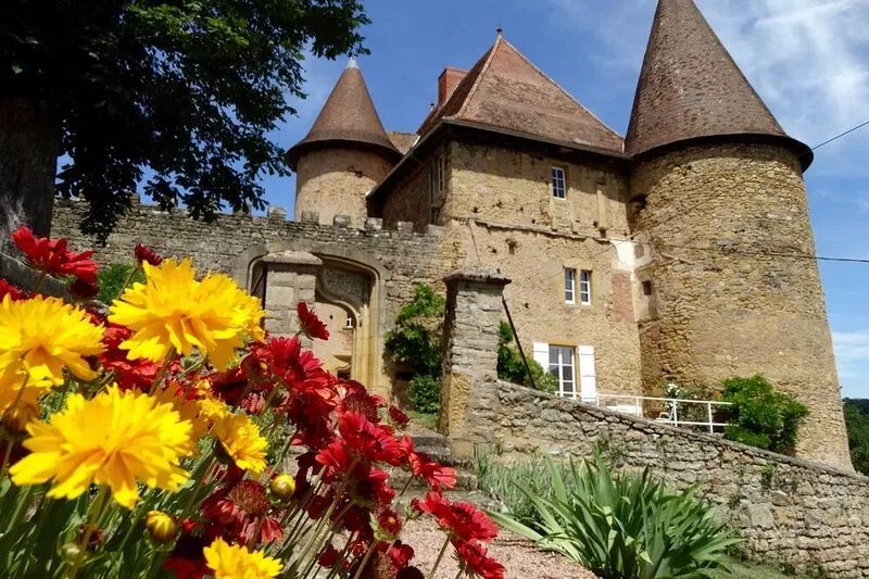 Château de Barnay 11th century - South Burgundy / charm-comfort-authenticity