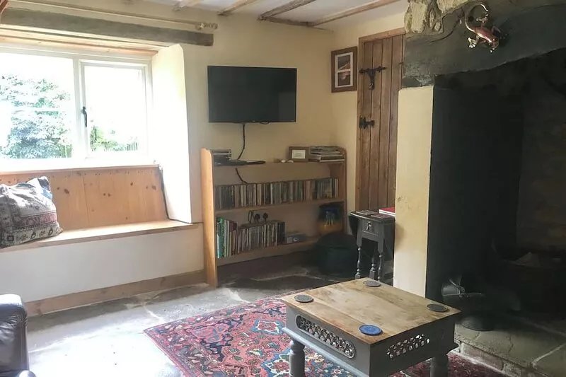 Dog friendly, rural location,on network of footpaths,close to country pub