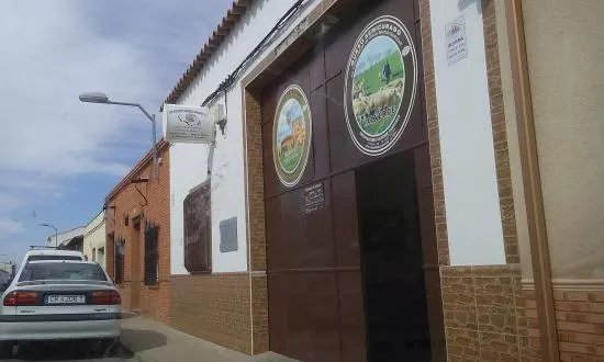 Queseria Artesanal Quesos Valverde y Castillo de Penarroya