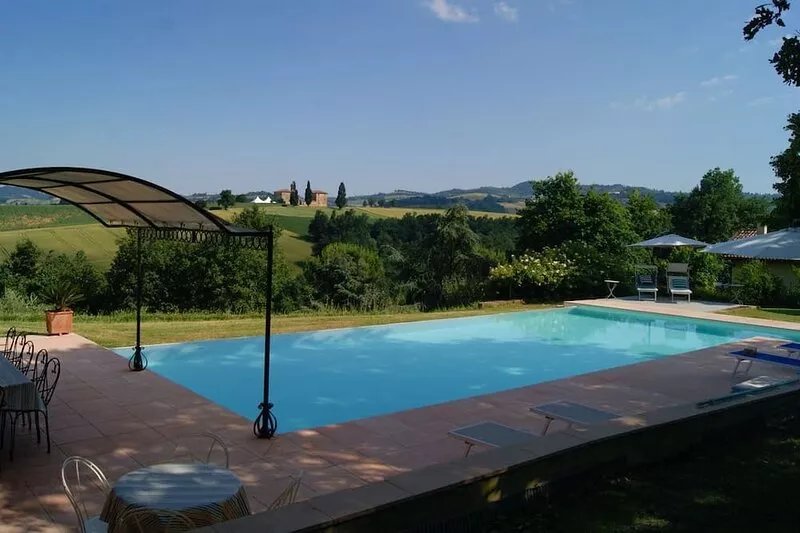 Swimming pool, wellness and relaxation in the hills of Bologna