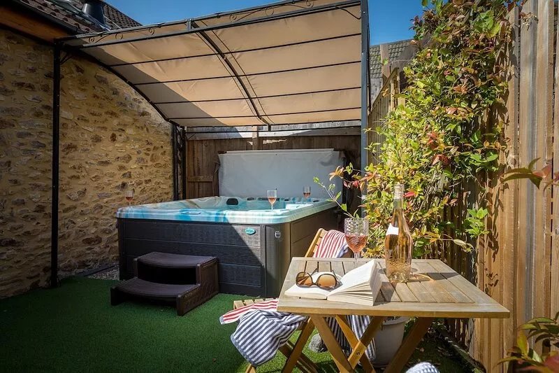 Apple Tree Barn -  a barn that sleeps 7 guests  in 3 bedrooms
