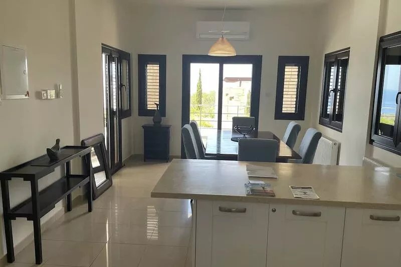 Villa Aphrodite Hills with Infinity Pool, Sea Views, Golf and Tennis