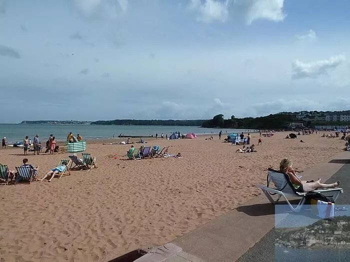Frontline beach apartment. Balcony. Exceptional sea views. Beach 100 metres.