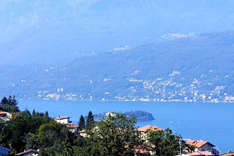 'Casa Pedum'- large apartment with panoramic views of Lake Maggiore + mountain