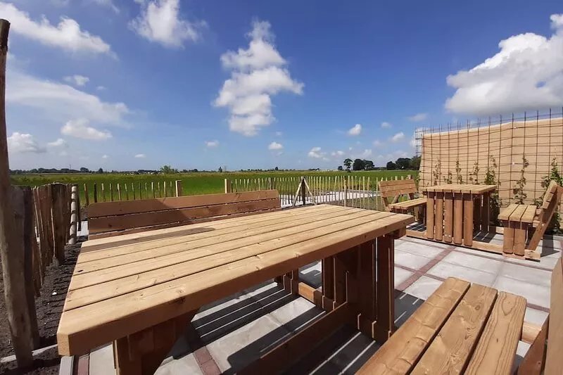 Holiday home on the Frisian water with garden