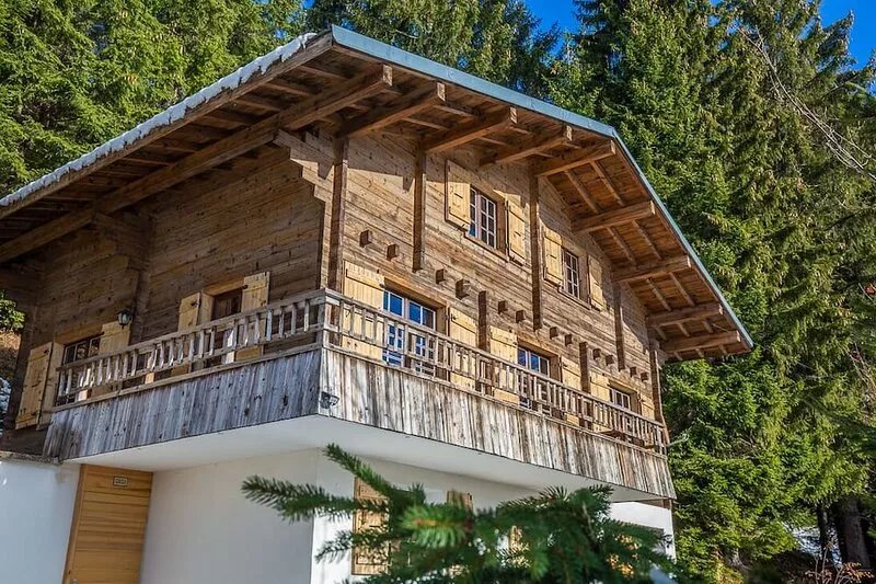 CHALET 3 * RENOVATED WITH SPA BEAUTIFUL VIEW MOUNTAINS 10 MN AT FOOT OF THE