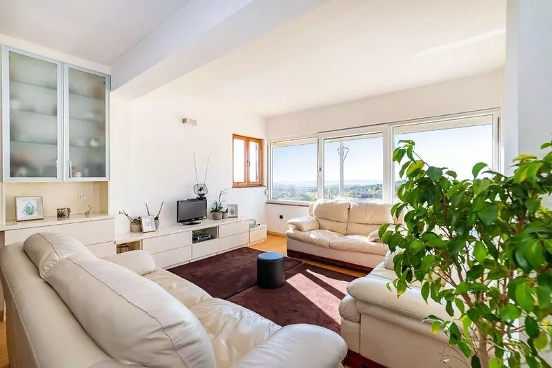 Delightful Apartment in Radovin with Garden