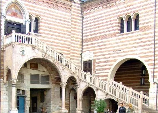 Cortile Mercato Vecchio e Scala della Ragione
