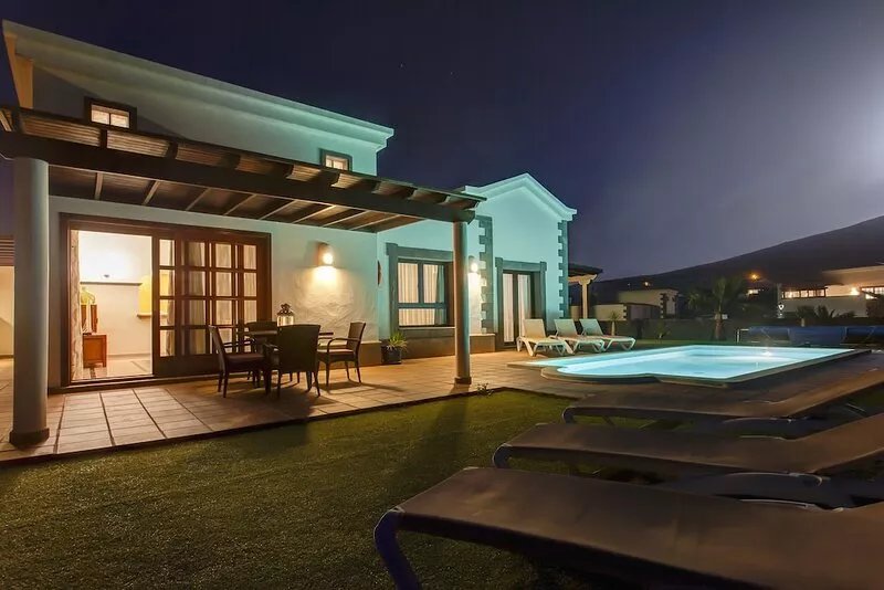 Beautiful villa with private pool, see views, gamesroom with pool table and BBQ