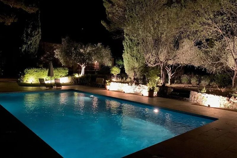 Superb villa with pool set in the beautiful vineyards of Provence