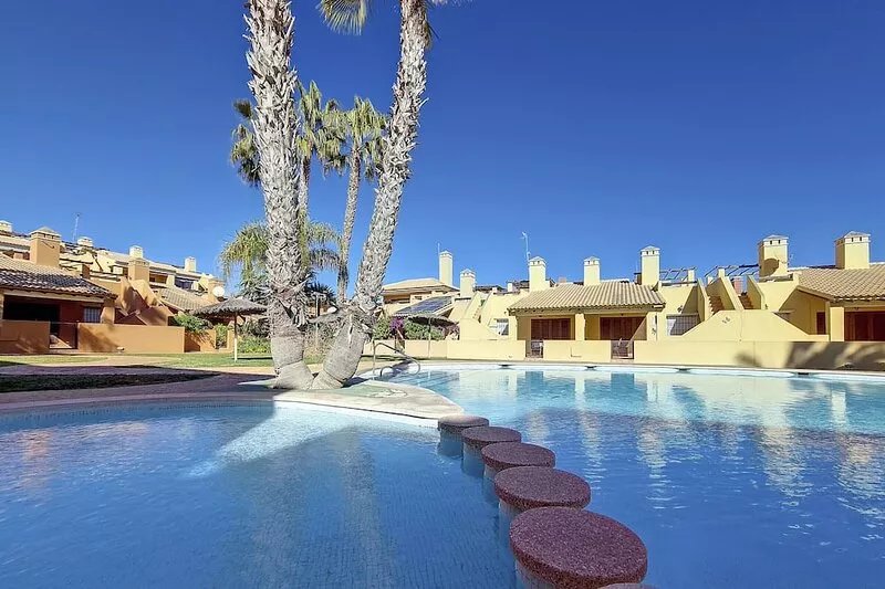 House with communal pool and fast wifi