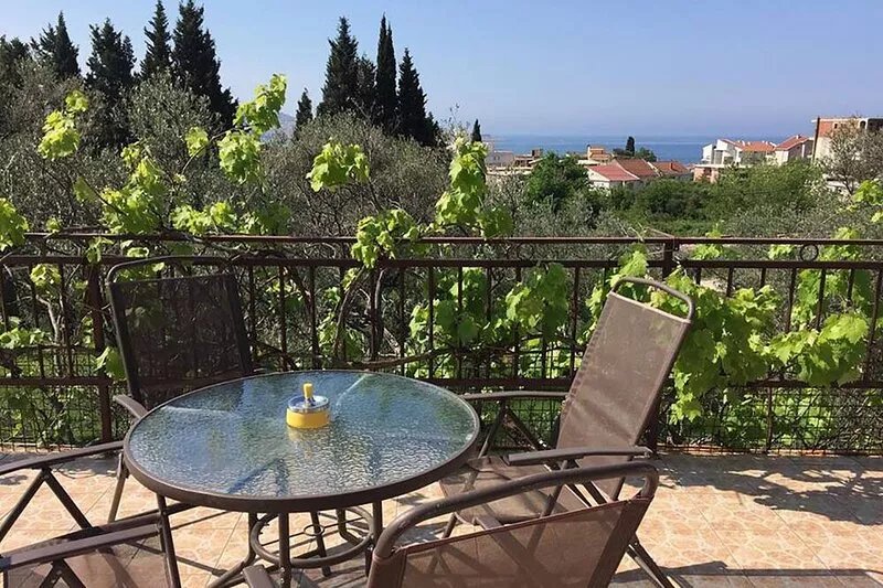 Apartments with a big terrace & swimming pool - 5 min to the beach