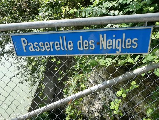 Passerelle Des Neigles
