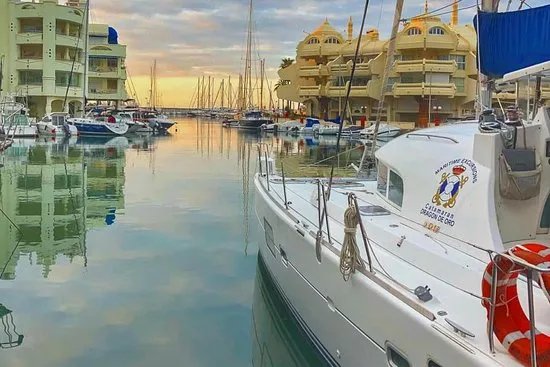 Catamaran Dragon de Oro