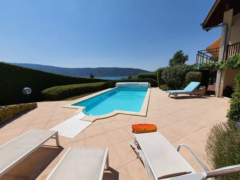Lake Annecy villa, wide views of the lake and mountains in the heart of Veyrier