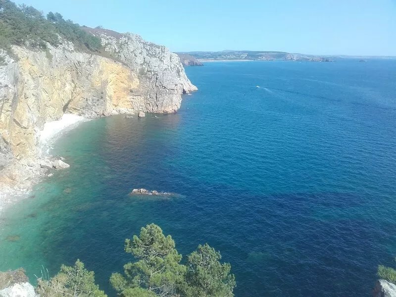 Wooden house in a very quiet location, close to shops and beaches