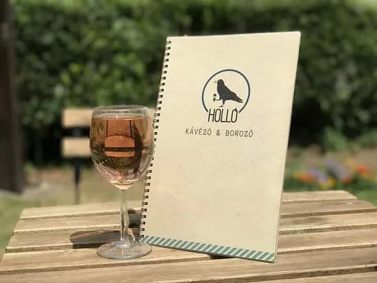 Hollo Cafe & Wine Bar