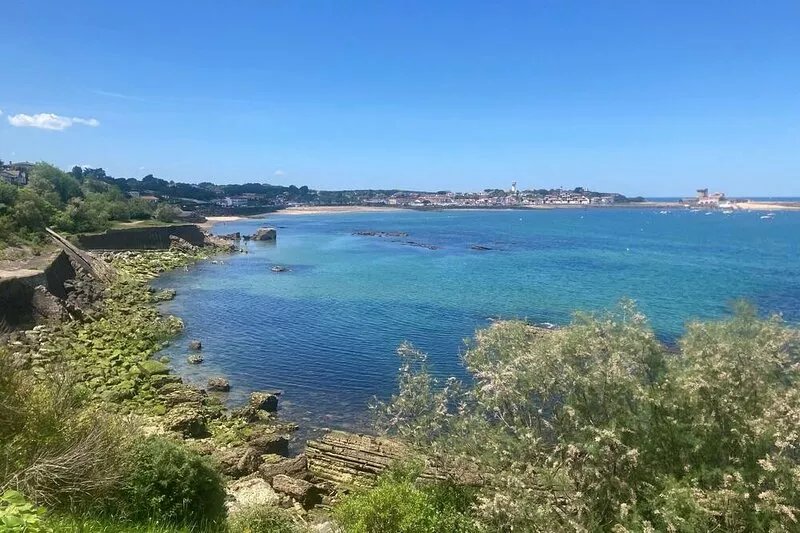 St Jean De Luz, Rare & Beautiful Sunny Beach Front Apartment (Renovated)