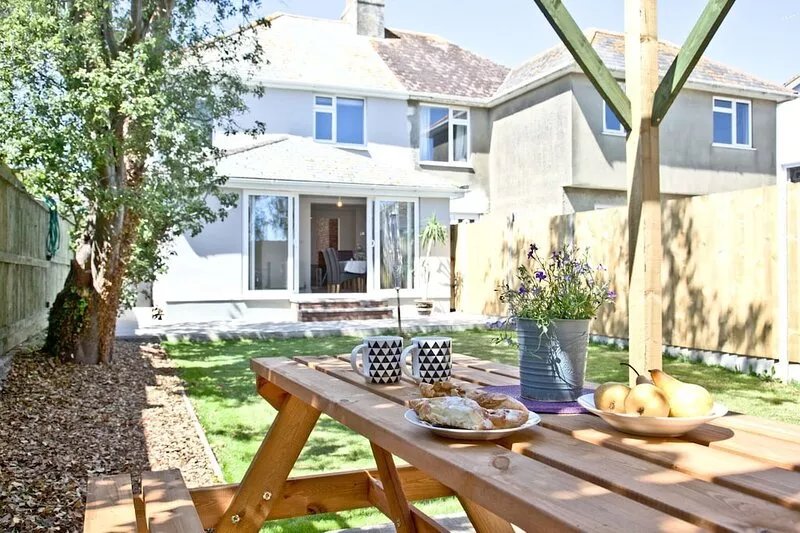 Red Sails -  a house that sleeps 6 guests  in 3 bedrooms