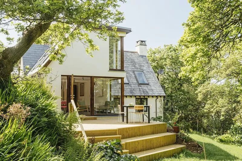 PERFECT SECLUDED CONTEMPORARY RETREAT, NESTLING WITHIN A WOODLAND VALLEY