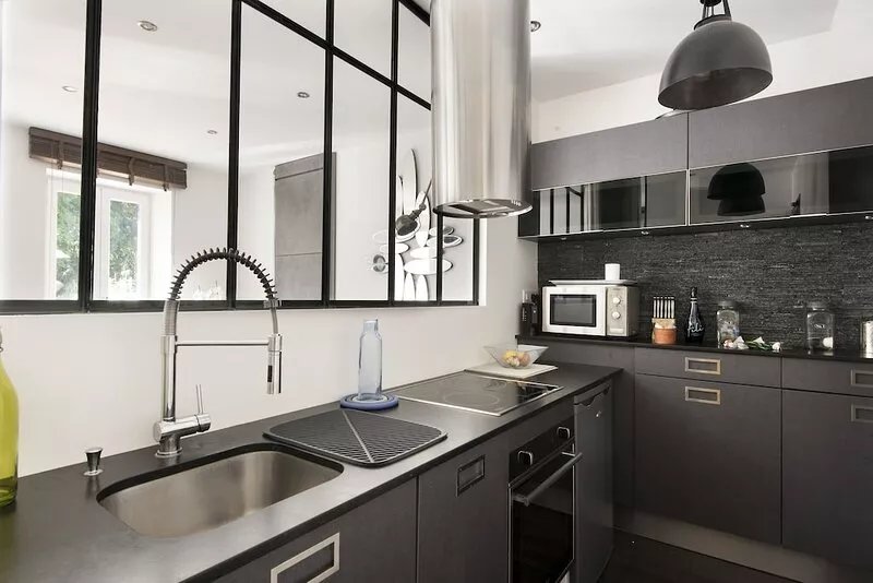 Appart heart of history, large terrace on the park and 10 'walk from the beach.