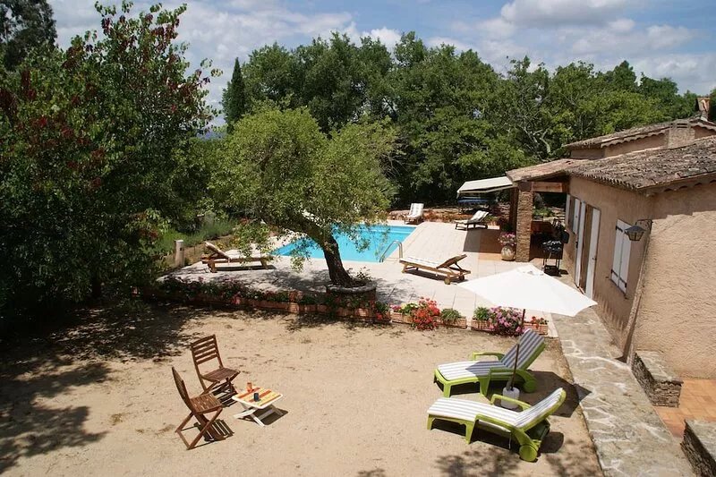 Nice 'provencal mas' in a one hectare garden in a private residence