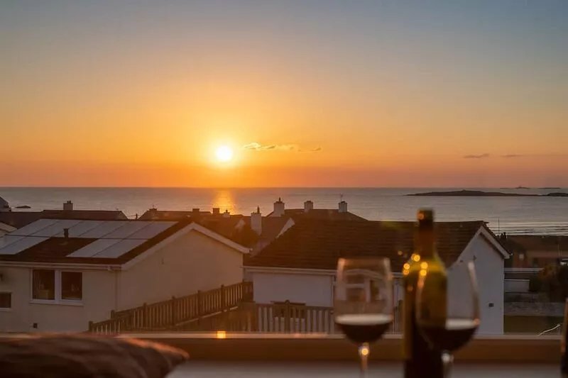 Sunset View: Two bedroom pet-friendly holiday apartment
