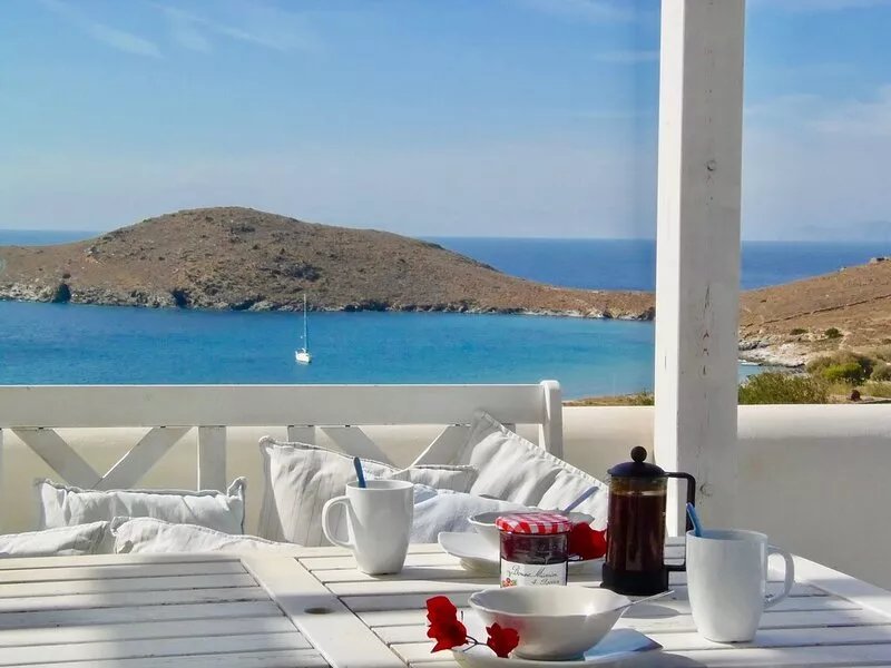 Delfini, Syros - A 'Paradise Location' (BBC World) Be in the company of Cats