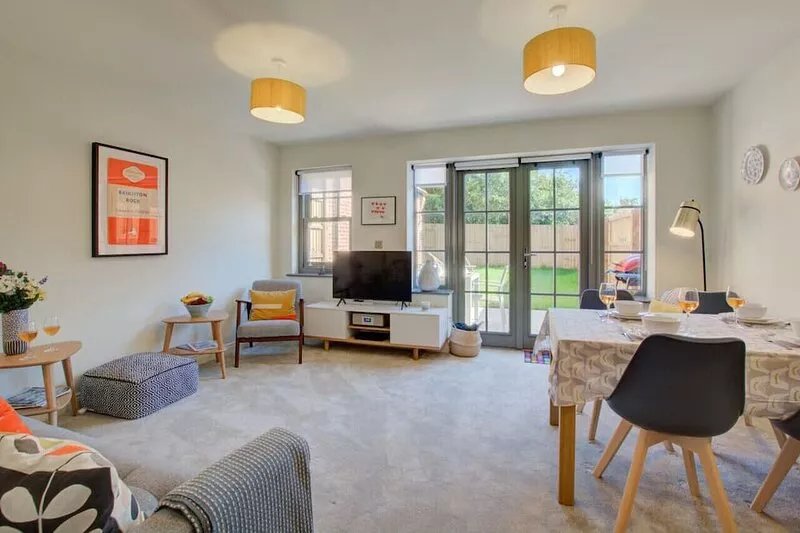 Samphire Cottage - Two Bedroom House, Sleeps 4