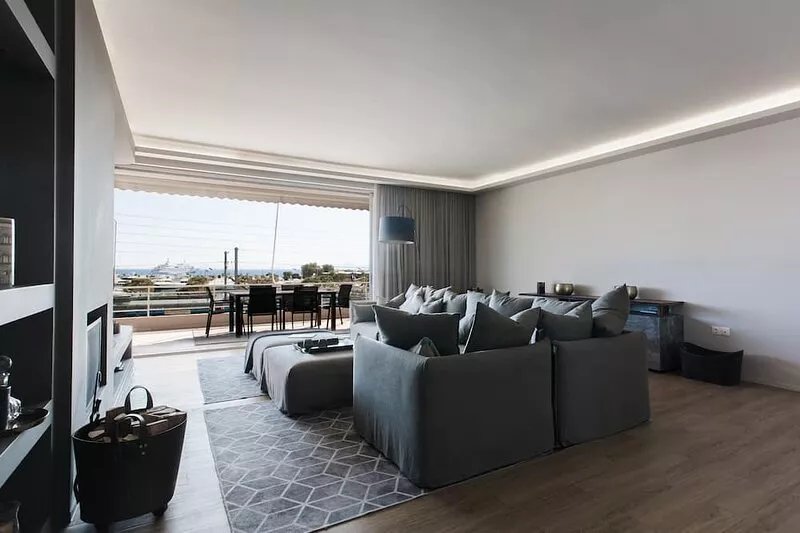 5BD 2 Level Beachfront Luxury Apt. by the Olon