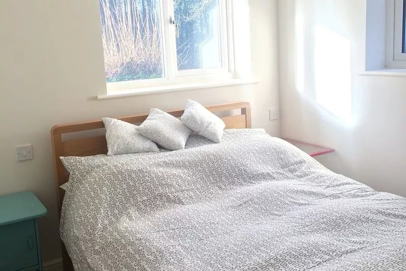 Recently converted self-contained apartment with garden in Cotswold village
