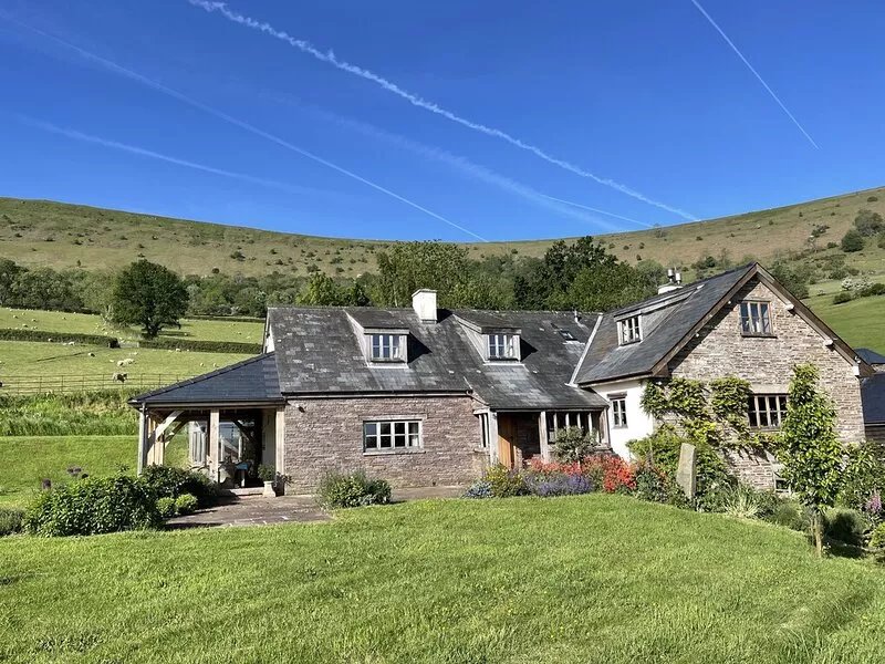 Idyllic 17th Century Farmhouse with Glorious Mountain Views