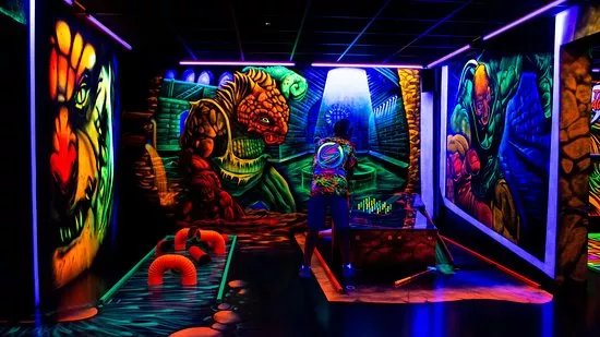 Schwarzlichthelden Minigolf