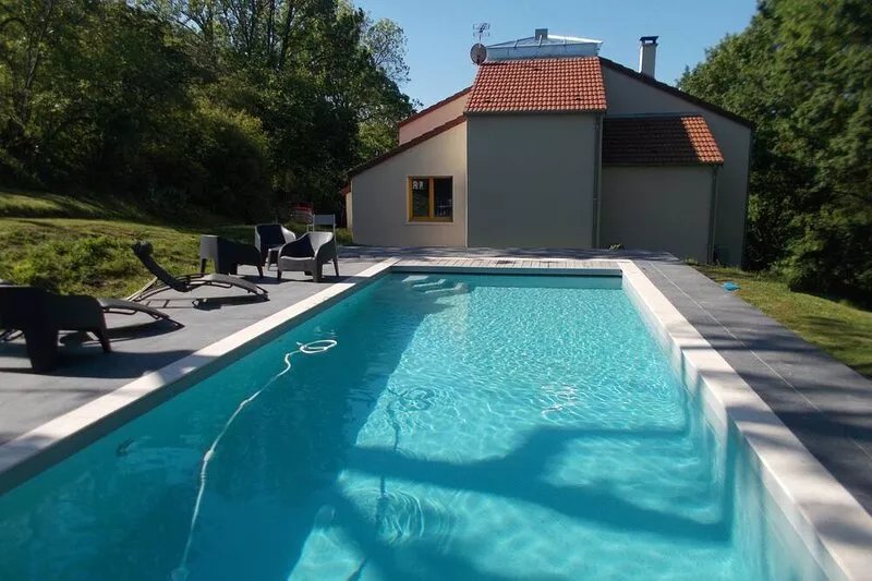 architect-designed house in the countryside with private pool near Beaune
