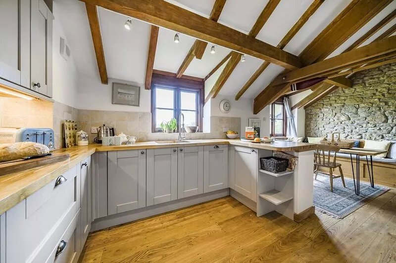 The Old Piggeries - sleeps 7 guests  in 4 bedrooms