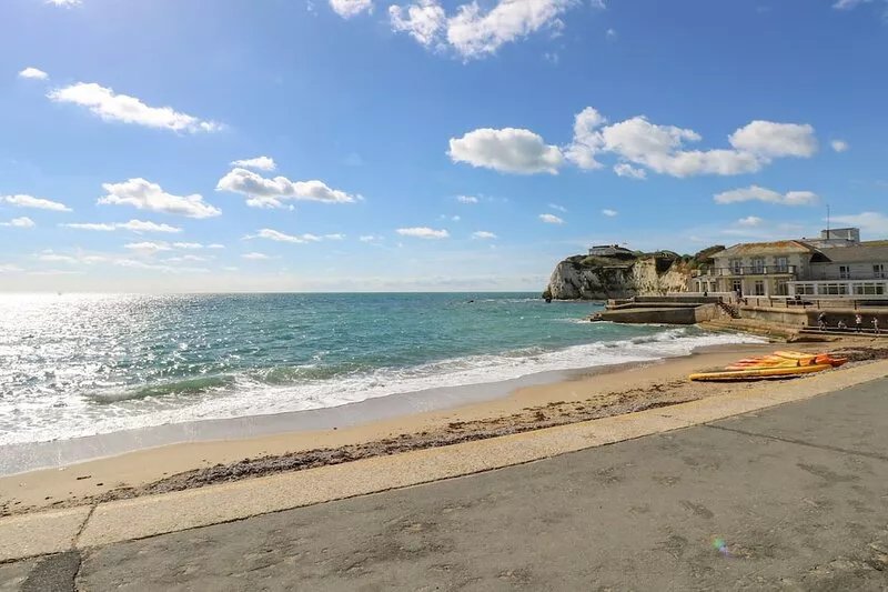 TENNYSON VIEW, family friendly, with a garden in Totland