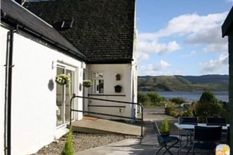 Lovely cottage with stunning views over Loch Fyne.