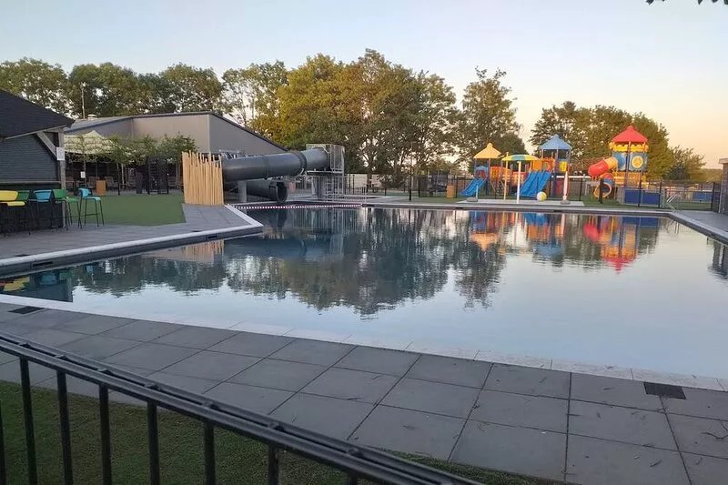 4 - person vacation home / chalet by the lake, Lathum, Netherlands, Netherlands