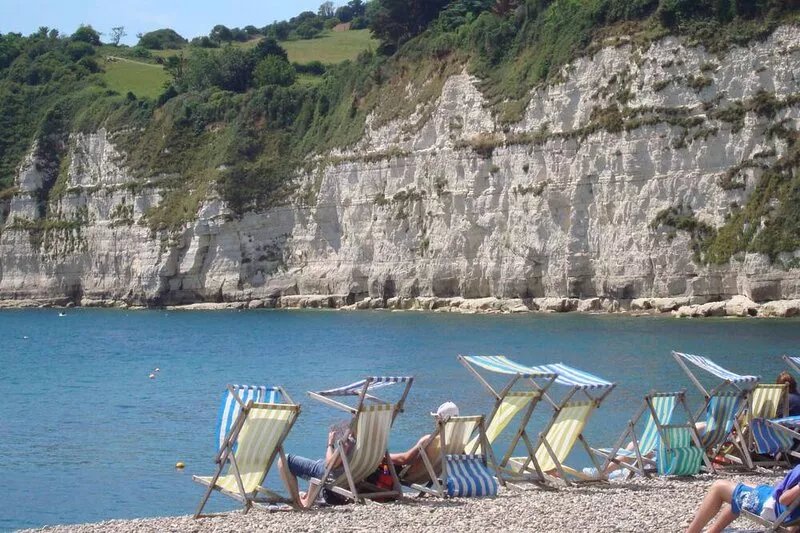 Ideal for families, quiet spot, 4 min walk to beach, village, pubs, restaurants.