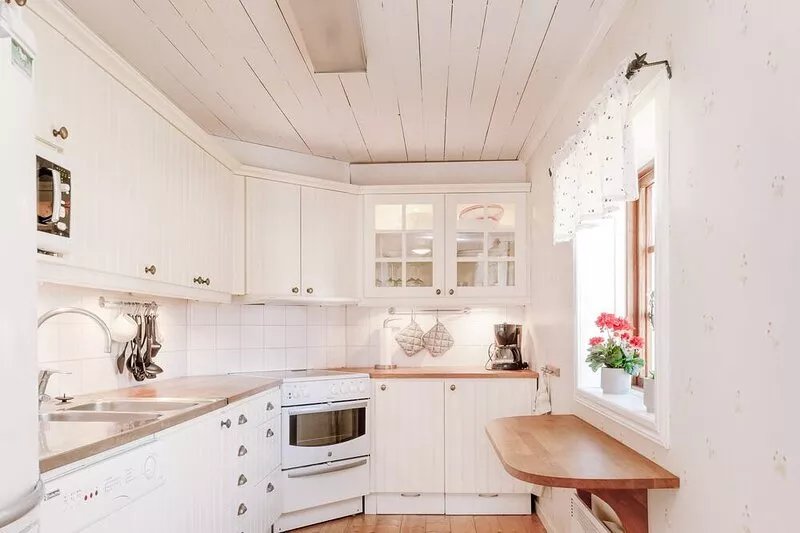 Very cozy house on the lake Rusken